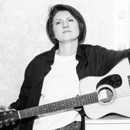 photo-avtor-ispolnitely-yuliya-kiseliova-v-klube-apelysin-v-mayami