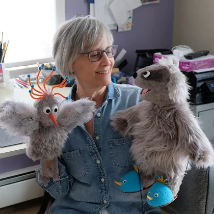 photo-hello-hanukkah-susan-novich-and-her-puppets-read-the-book-workshop-in-new-york