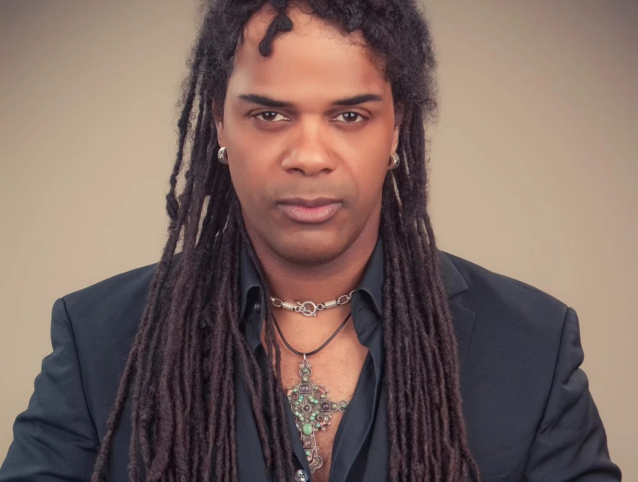 photo-andru-donalds-golden-voice-of-enigma-concert-in-usa