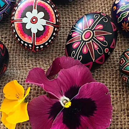 photo-ukrainian-holiday-pysanky-eggs