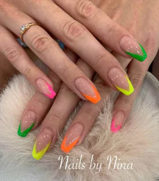 Nail Artist Nina Ninusya