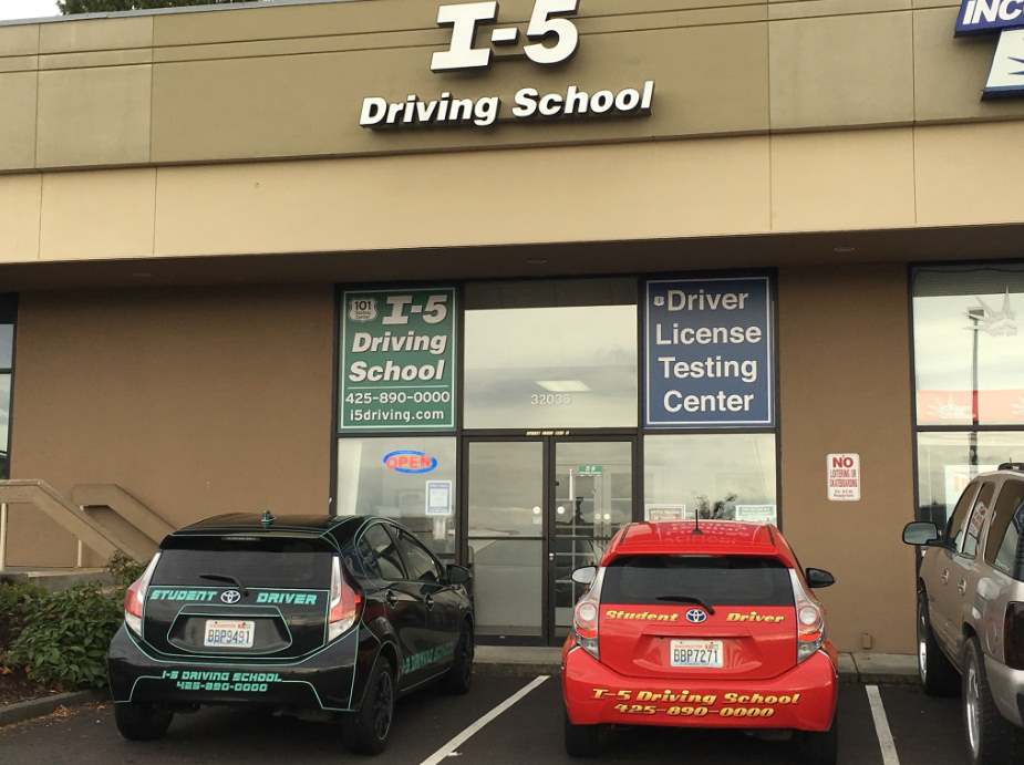 I-5 Driving School - Фото 2
