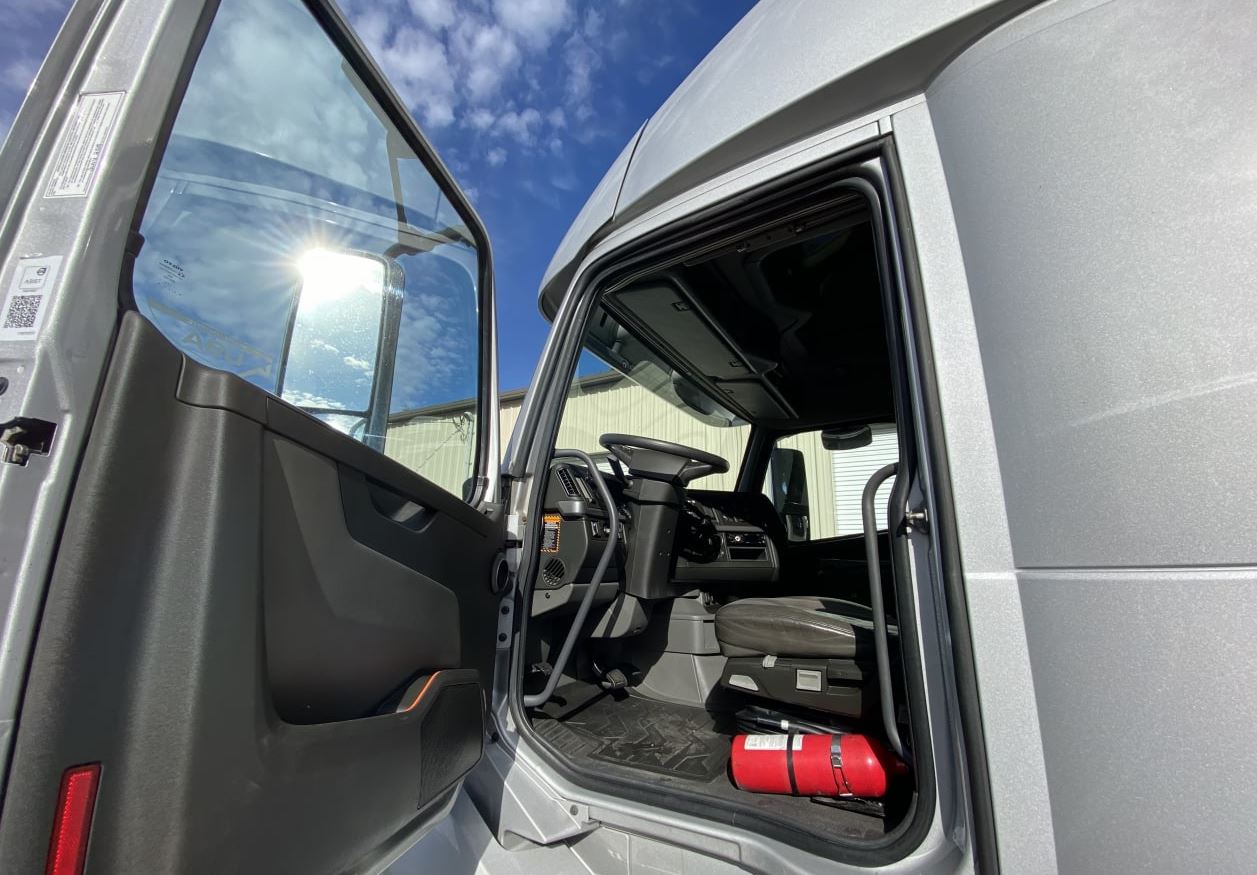 2019 silver Volvo VNL 860 - General Freight Corporation - Фото 4