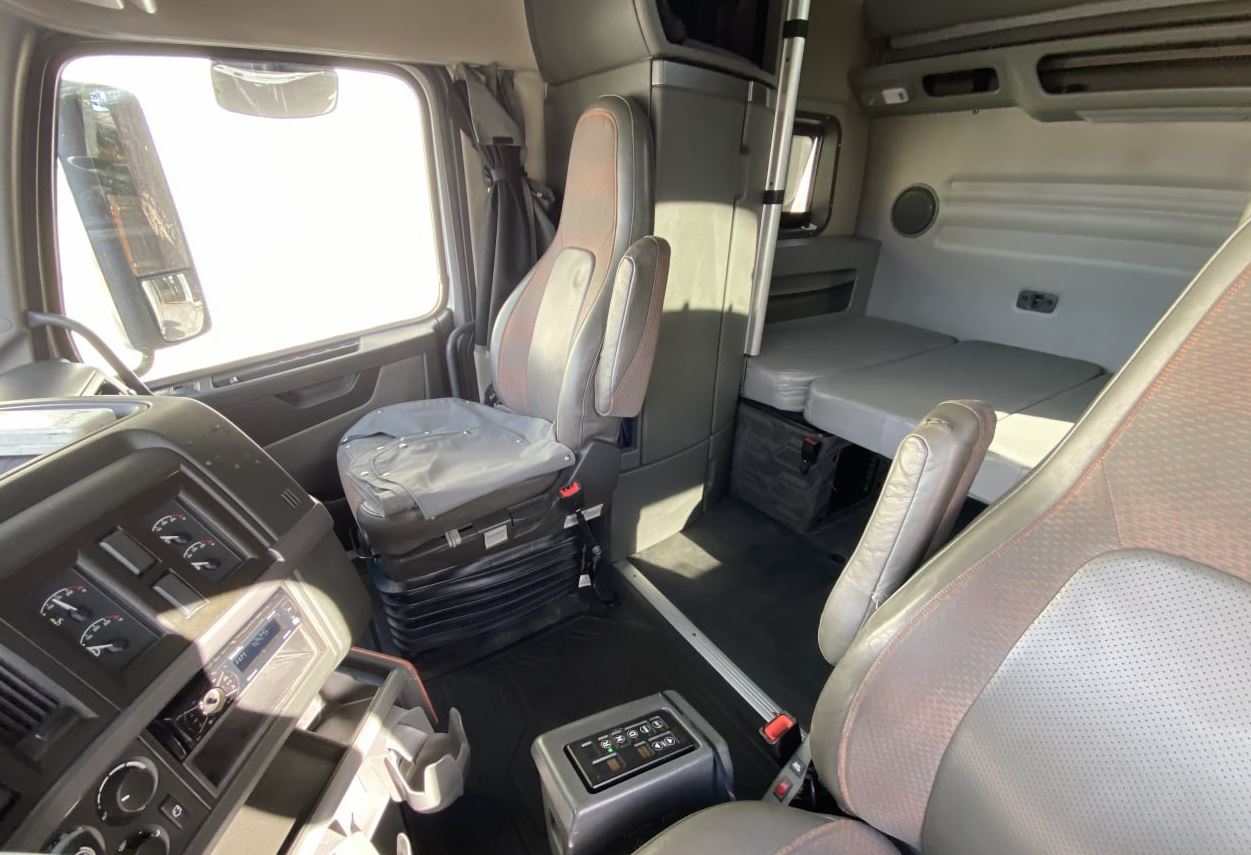 2019 silver Volvo VNL 860 - General Freight Corporation - Фото 6