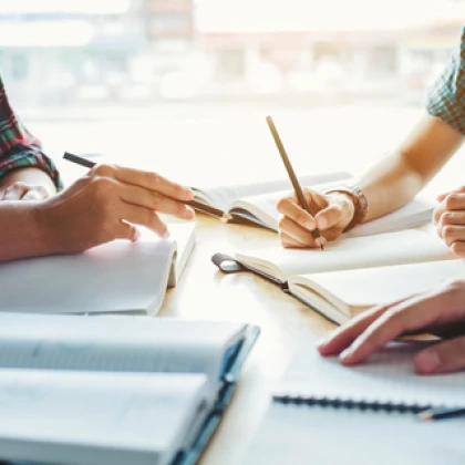 vikladach-anglysykoji-ta-arabsykoji-mov-photo