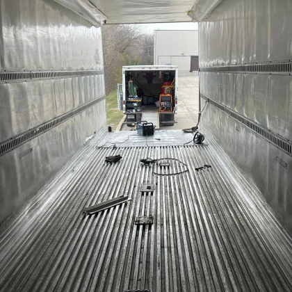 remont-treylera-ne-problema-rezka-metala-lyuboy-tolshtini-photo