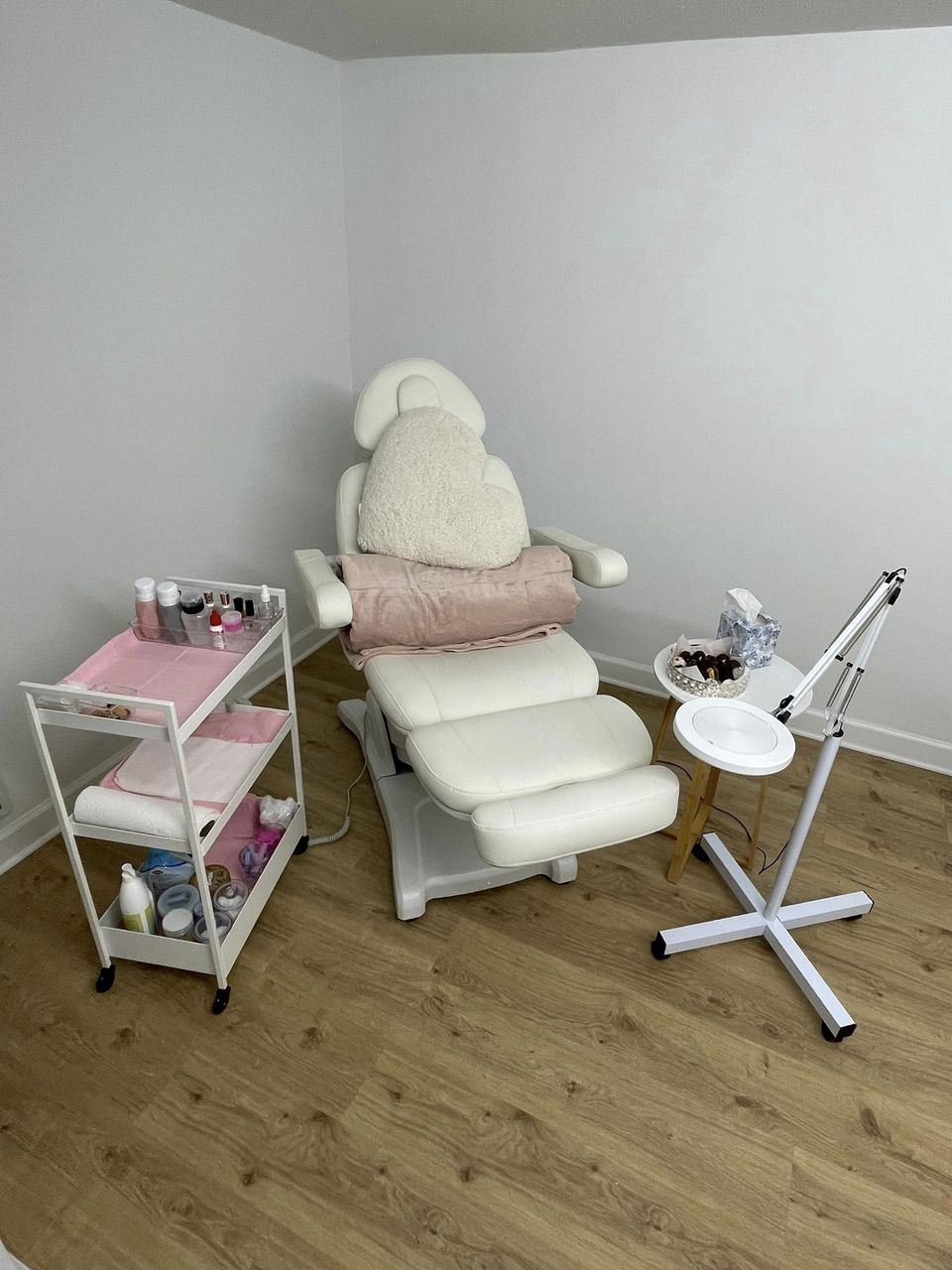 IWant, Nails and Beauty Services - Фото 3