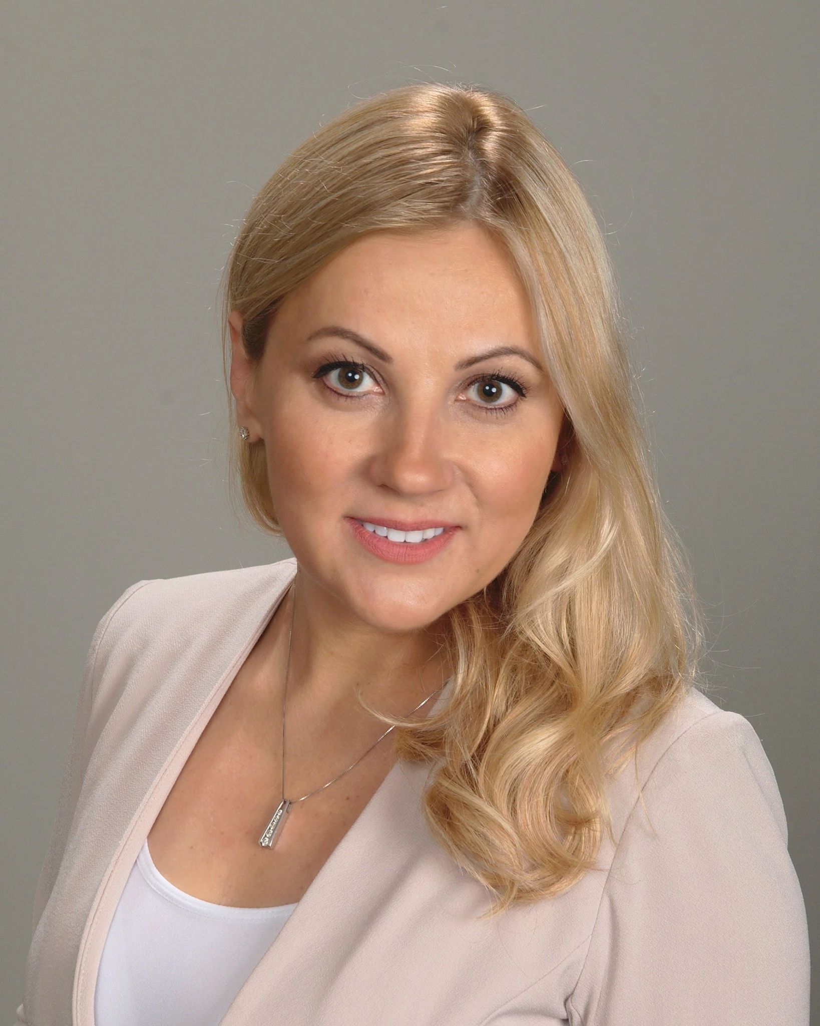 Isabella Rejdak - Real Estate Broker | Arlington Heights IL