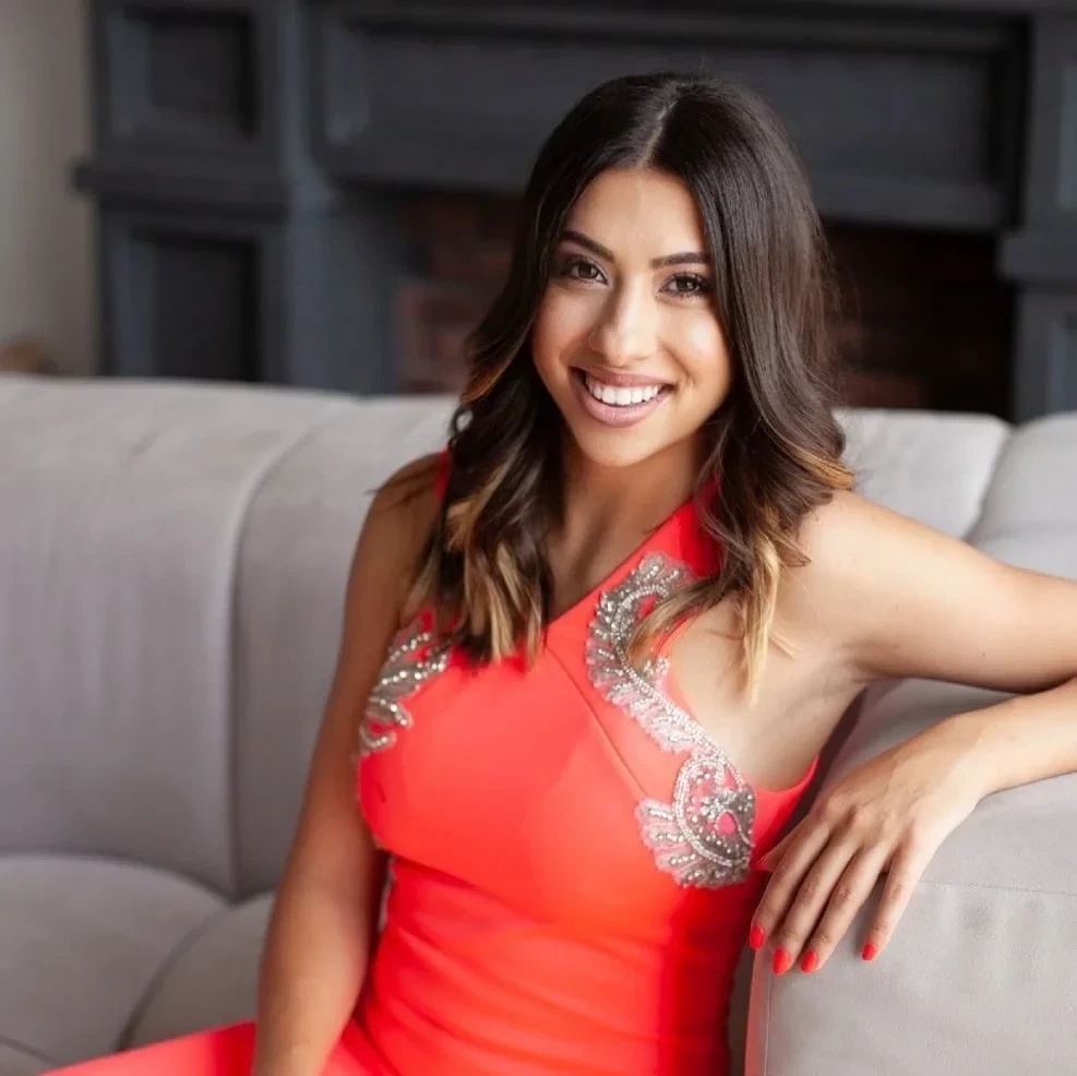 Julia Cherepova — Agent Realnościowy w Chicago