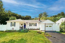 Piotr (Peter) Nowak - Southington, CT Real Estate Agent - Zdjęcie 2