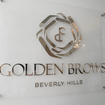 daria-chuprys-golden-brows-permanent-makeup-photo