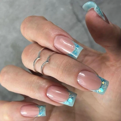 Mirra Kros Nails