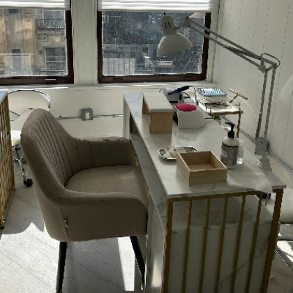 mesta-v-rent-rabochee-mesto-i-otdelyniy-zakritiy-kabinet-photo