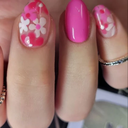 uslugi-manikyura-i-pedikyura-photo