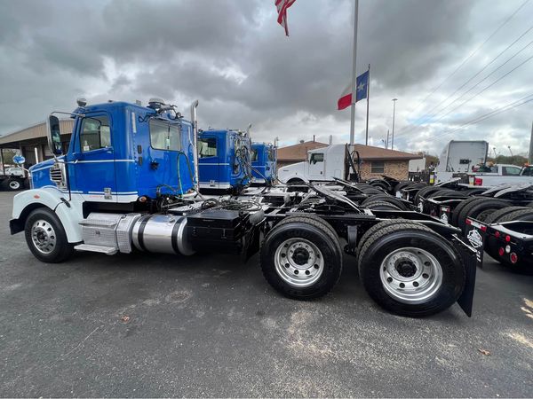 Freightliner Coronado 122s for Sale - Фото 4