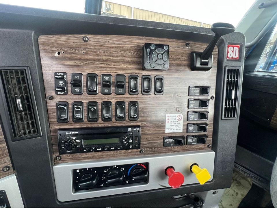 Freightliner Coronado 122s for Sale - Фото 3