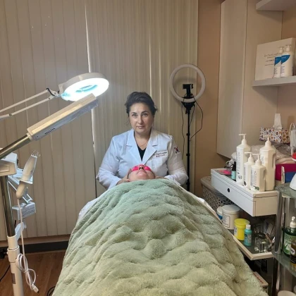 litsenzirovanniy-spetsialist-v-oblasti-kosmetologii-photo