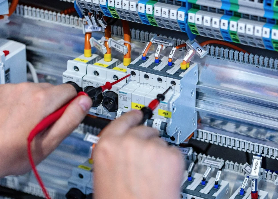 Doświadczony Elektryk