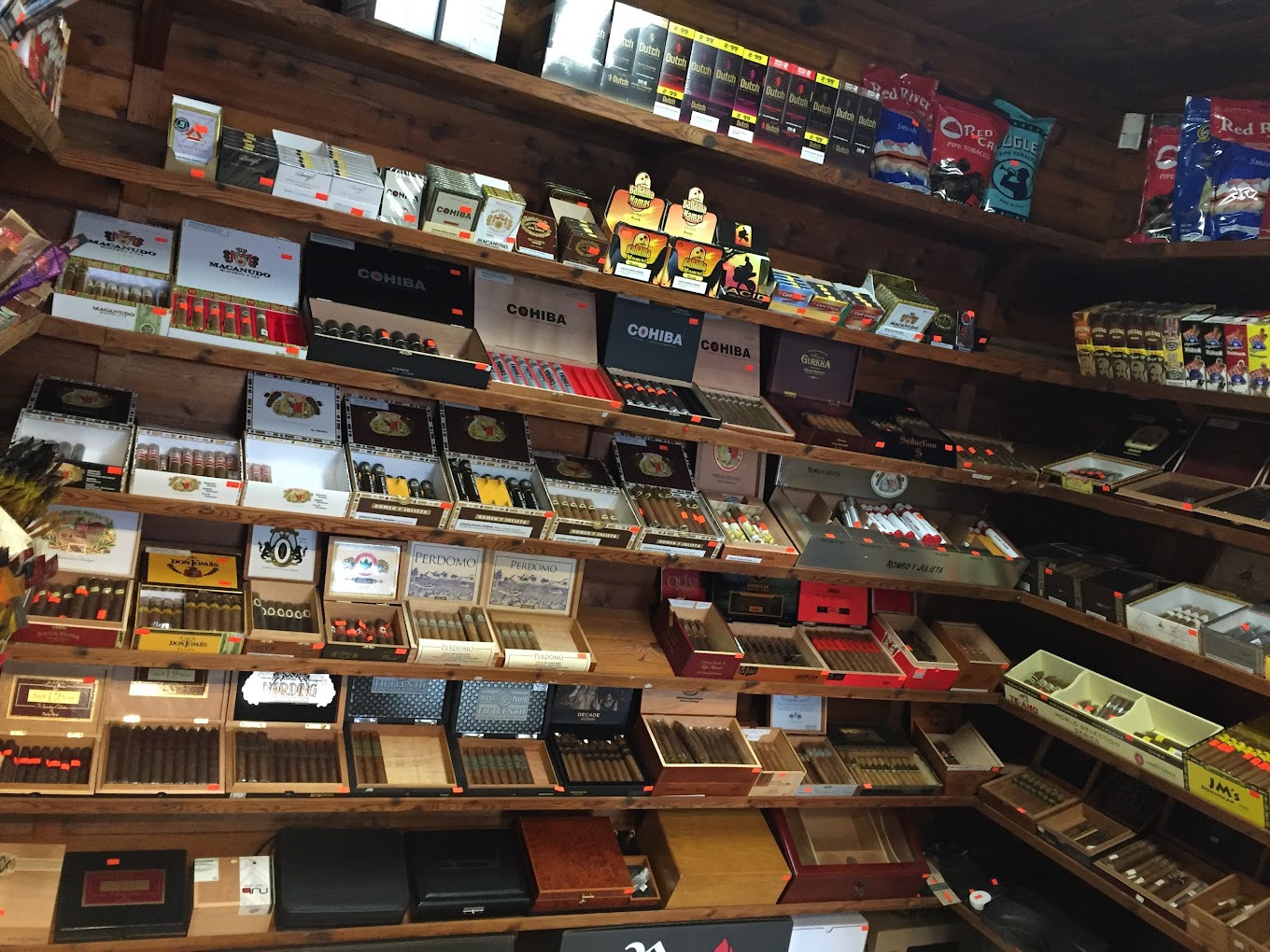 Smoky's Cigars & Cigarettes - Фото 3