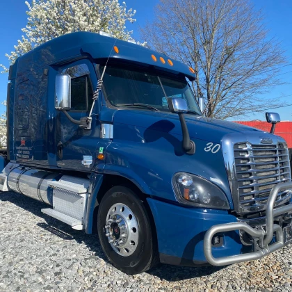 photo-2012-freightliner-cascadia-1