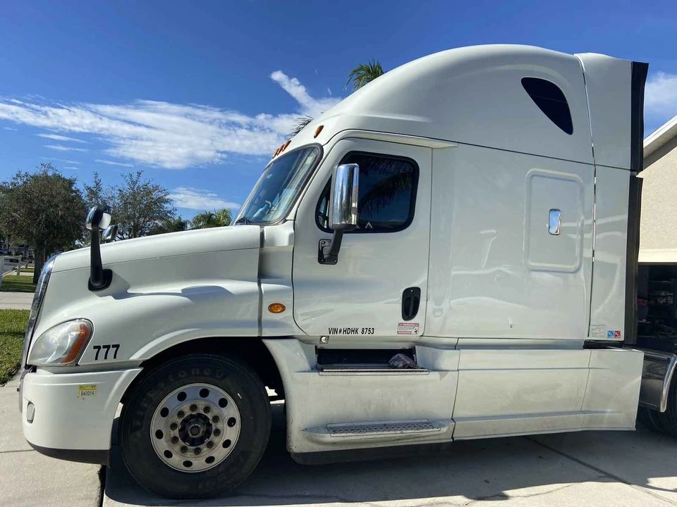 2017 FREIGHTLINER GLIDER KIT CASCADIA