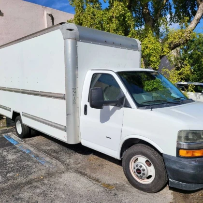 photo-box-truck-gmc-savana-for-sale