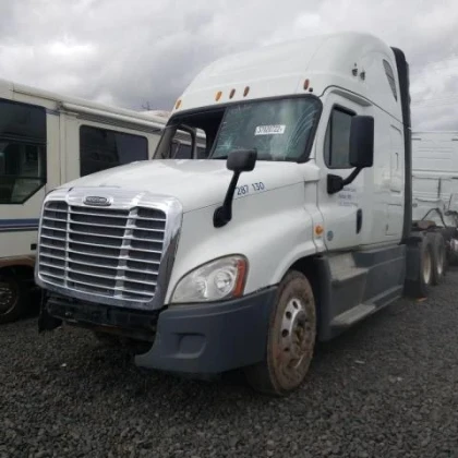 photo-2013-freightliner-cascadia-parts