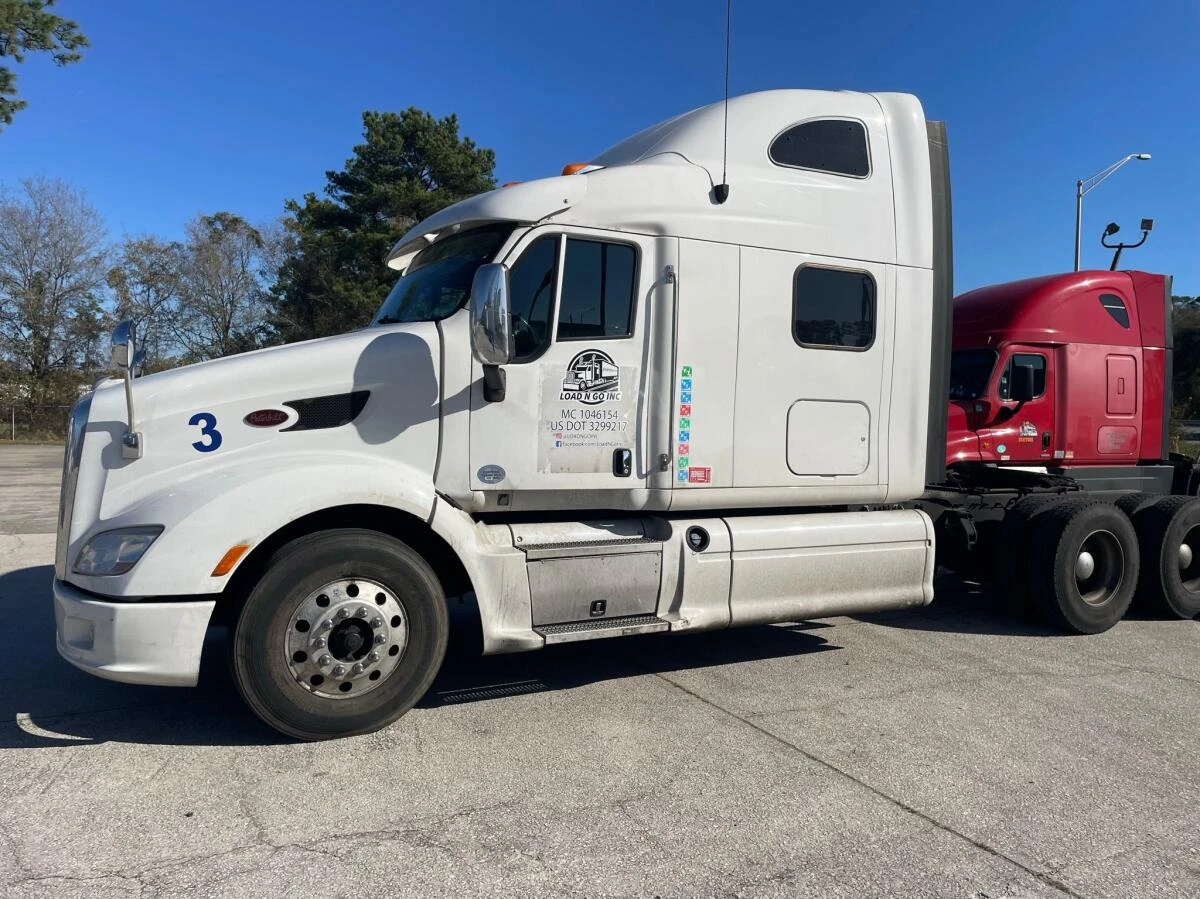 На продажу 587 Peterbilt 2017