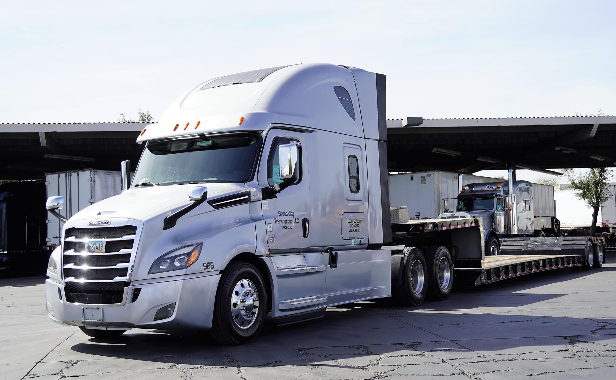 Selling 2018 Freightliner Cascadia Truck and 2021 XL Specialized Lowboy Trailer - Фото 3