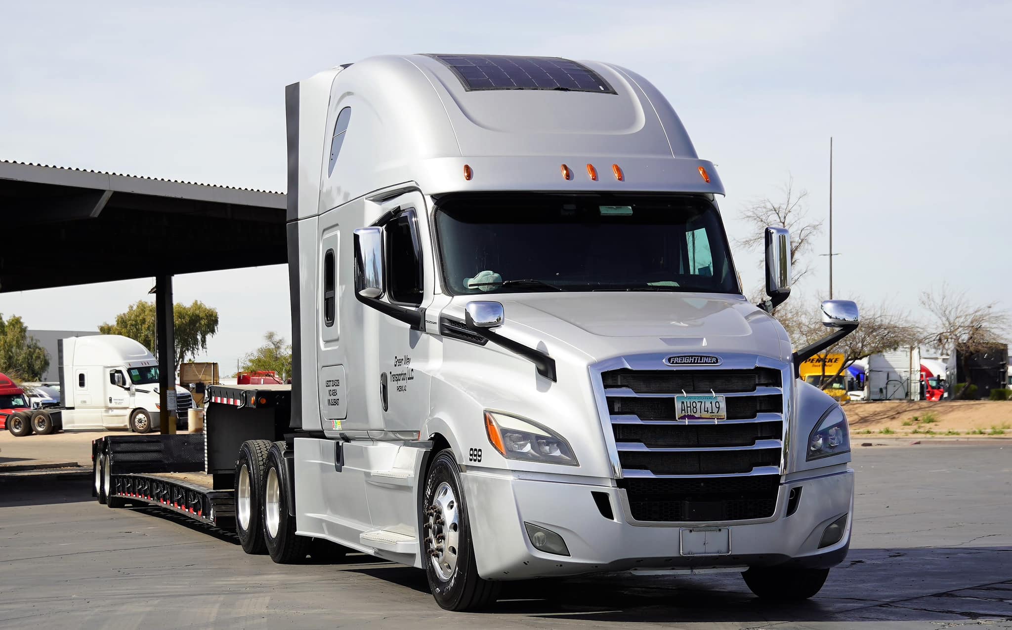 Selling 2018 Freightliner Cascadia Truck and 2021 XL Specialized Lowboy Trailer - Фото 2