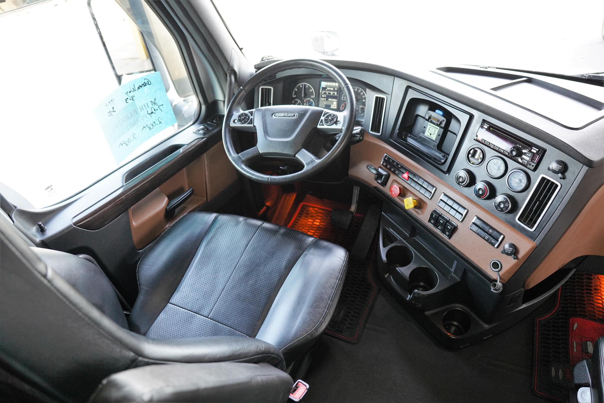 Selling 2018 Freightliner Cascadia Truck and 2021 XL Specialized Lowboy Trailer - Фото 8