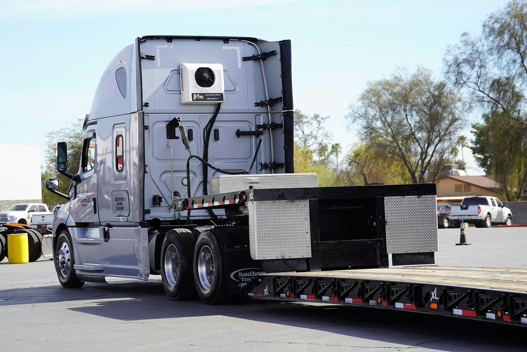 Selling 2018 Freightliner Cascadia Truck and 2021 XL Specialized Lowboy Trailer - Фото 5