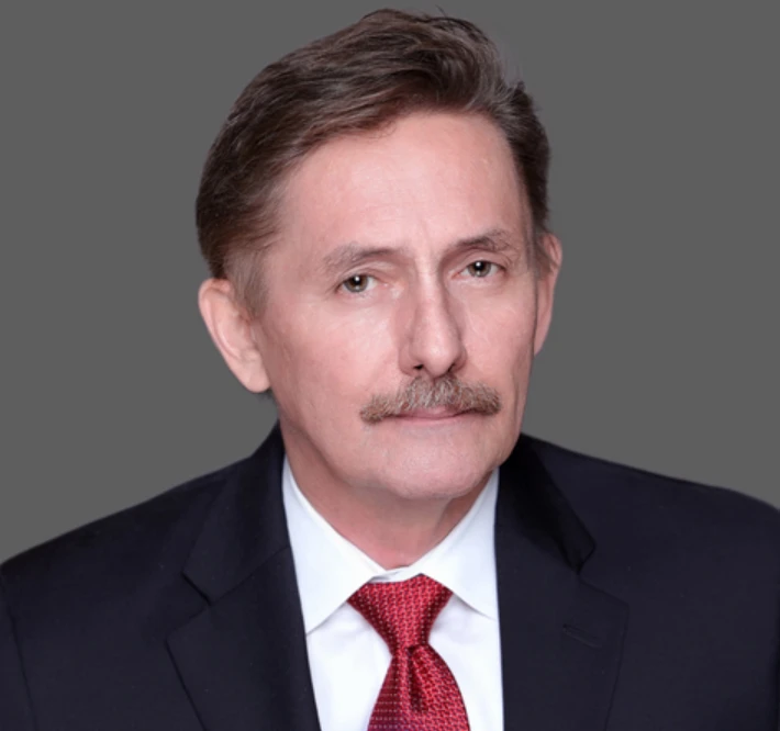 Lukasz Przybylek Executive Vice President, NuRealty Advisors Inc
