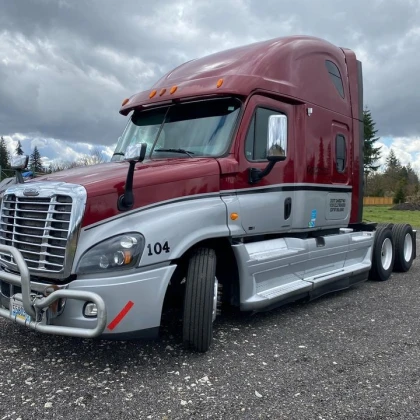 photo-prodazha-2013-freightliner