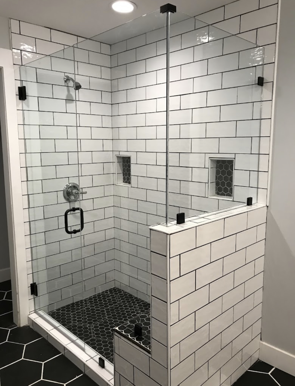 Shower Doors Master - провідна компанія з монтажу скляних дверей та інших скляних поверхонь - Фотографія 6