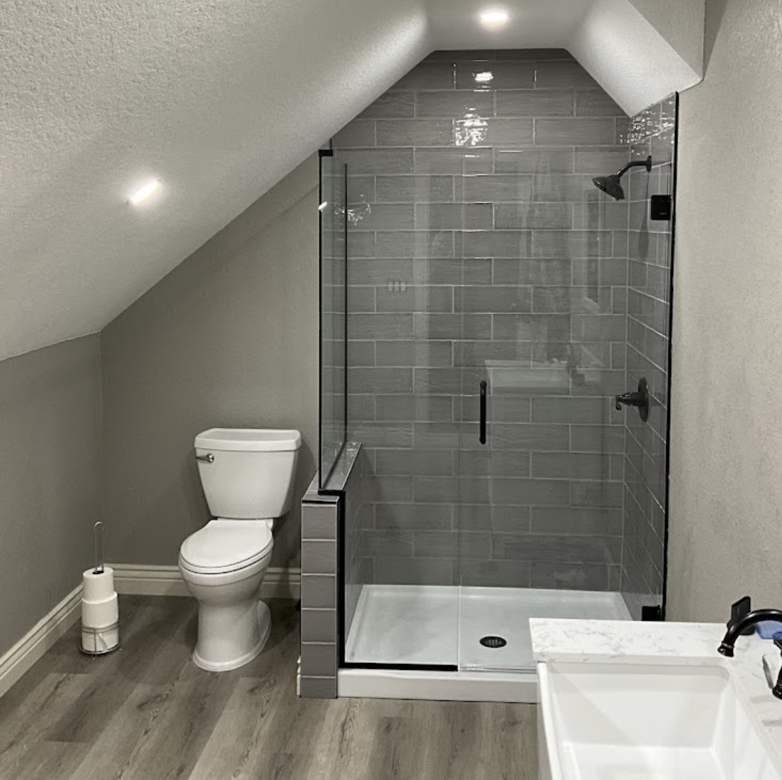 Shower Doors Master - провідна компанія з монтажу скляних дверей та інших скляних поверхонь - Фотографія 10