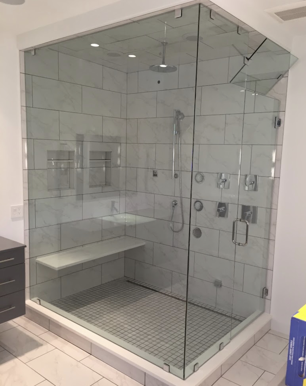 Shower Doors Master - провідна компанія з монтажу скляних дверей та інших скляних поверхонь - Фотографія 8