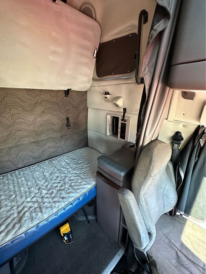 2015 Volvo VNL 670 - Фото 2