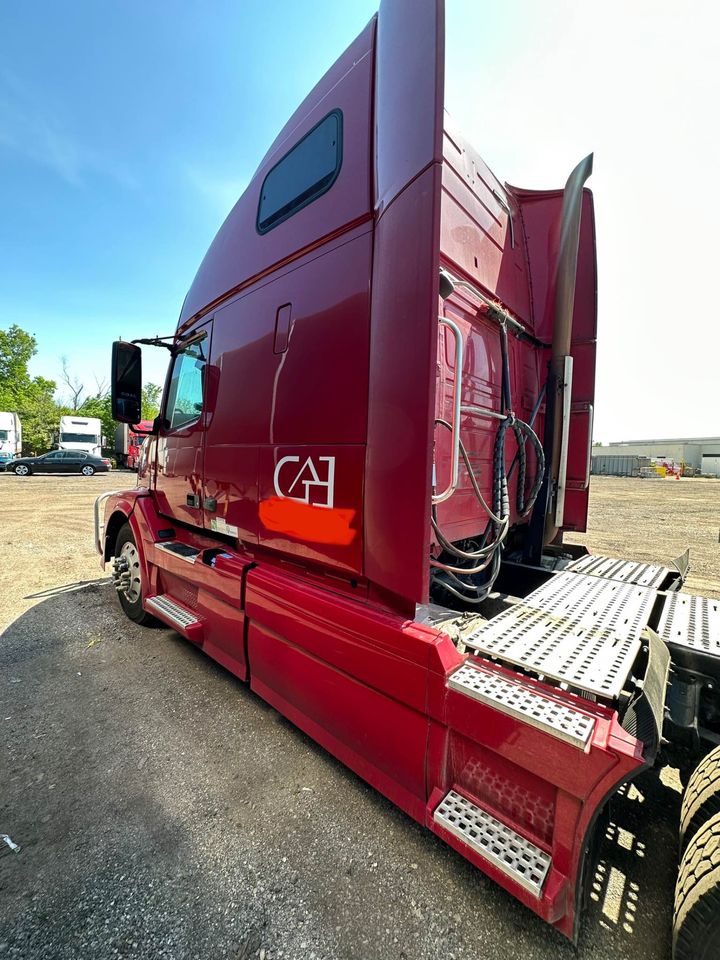 2015 Volvo VNL 670 - Фото 3