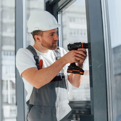 maksim-roboti-z-vknami-photo