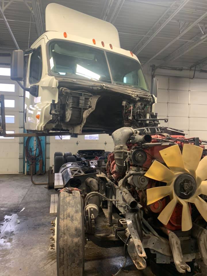 Unlimited Truck Repairs - Фото 2