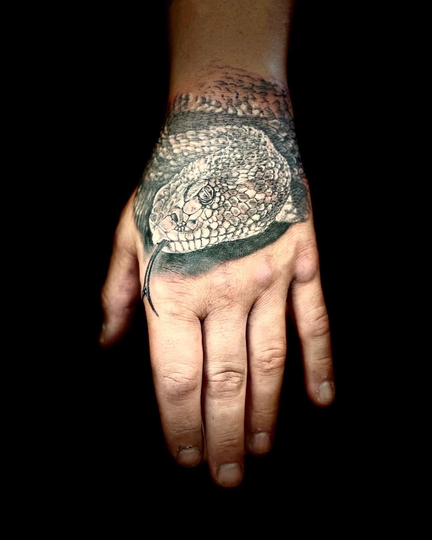 Tzar Line Studios - Tattoo - Фото 3
