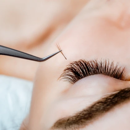 busy-eyelash-extensions-photo