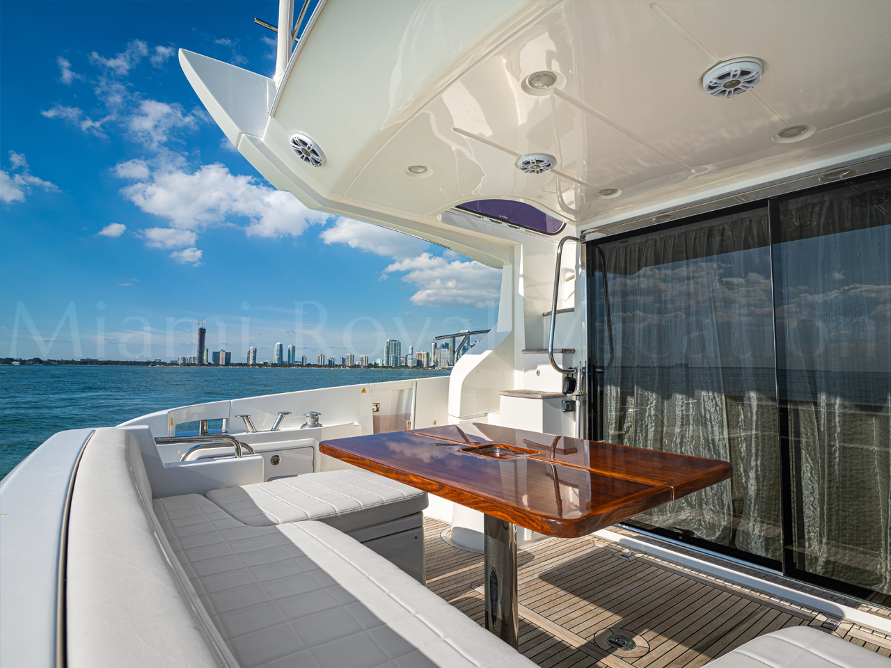 Аренда роскошной яхты в Майами с Miami Royal Vacation - Фото 4