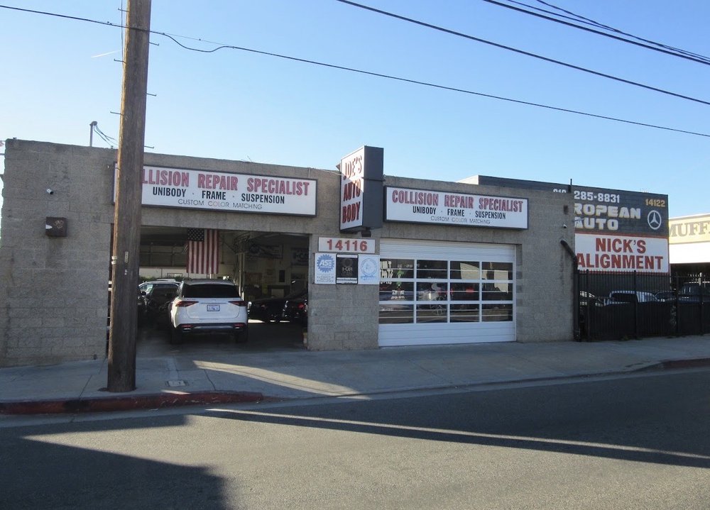 Joe's Auto Body & Paint Shop - Фото 3