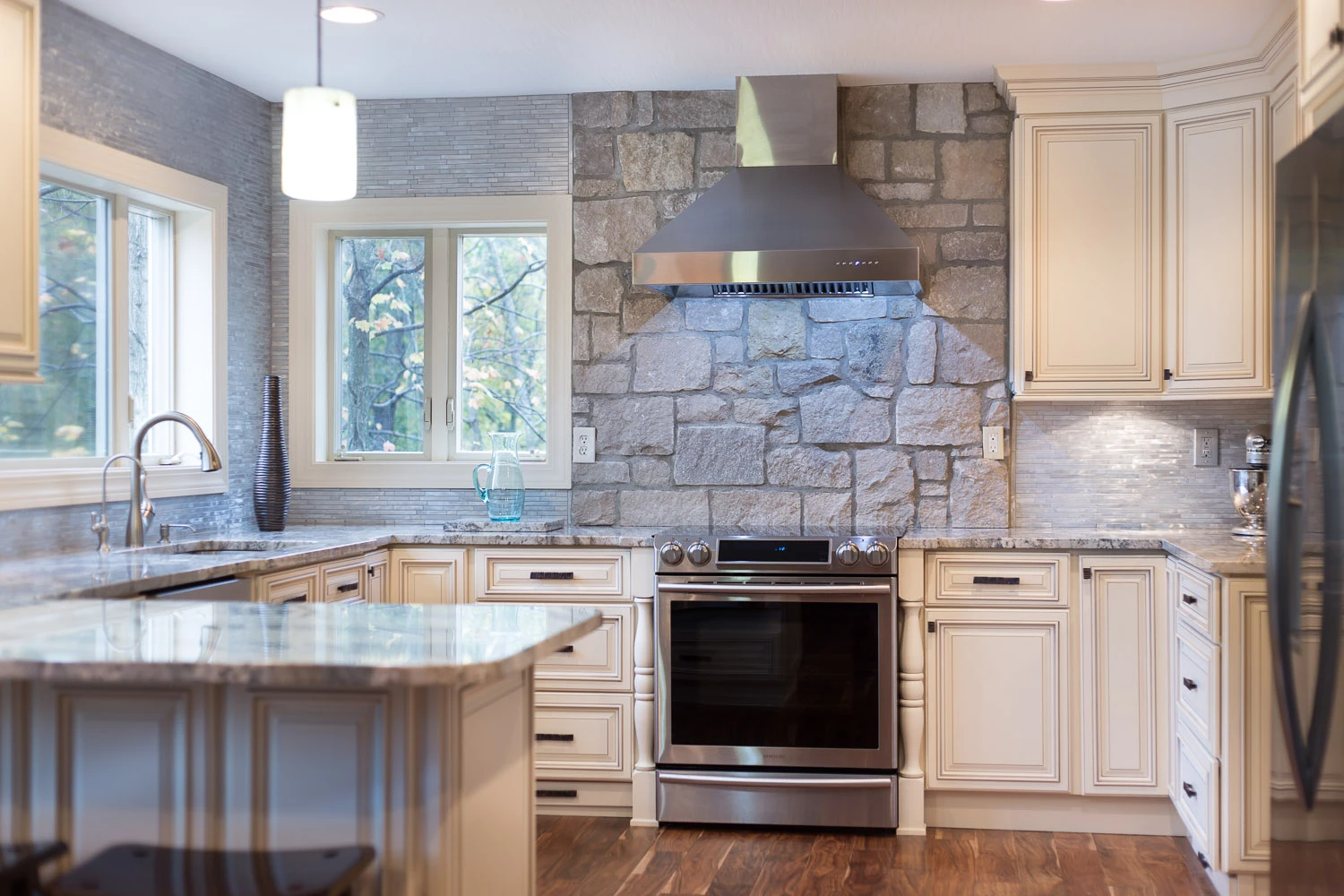 Kitchen Cabinets and Quartz, Granite Countertops