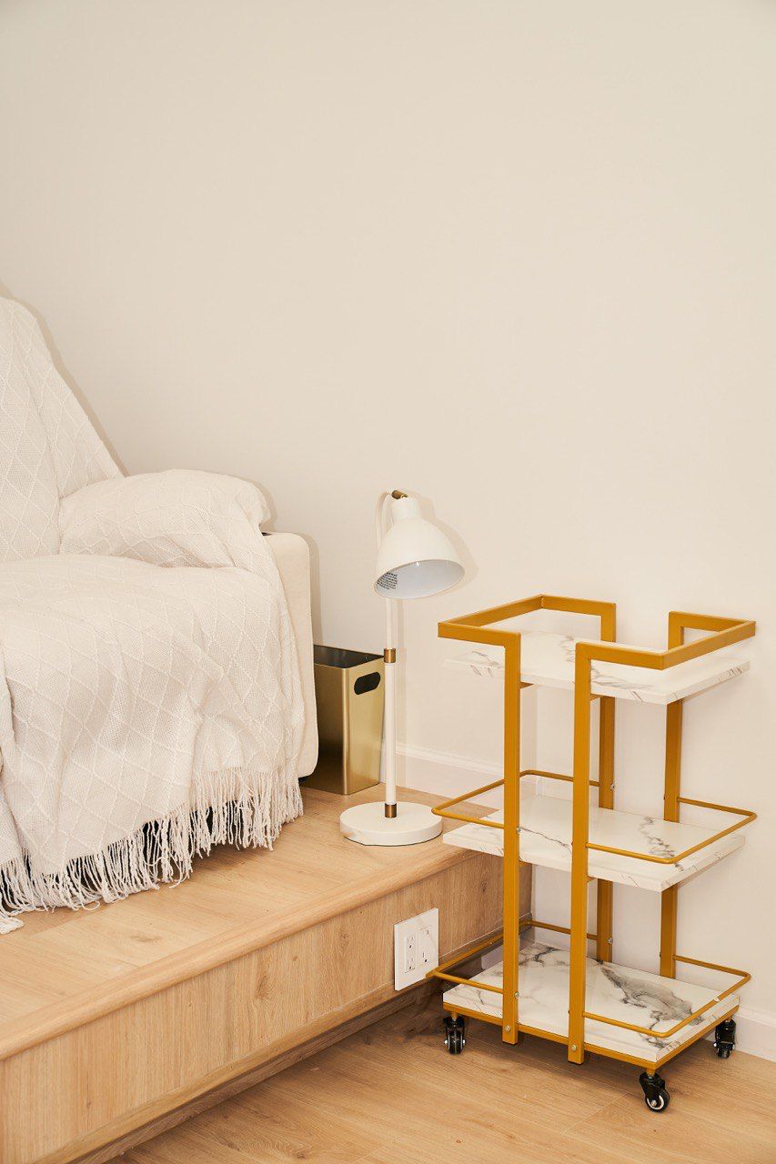 Аренда маникюрных столов в салоне красоты - Фото 3