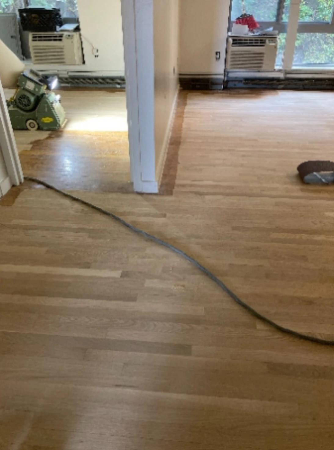 Я предлагаю качественные услуги по шлифовке пола, покраска квартир. Sanding floors painting, apartmens
