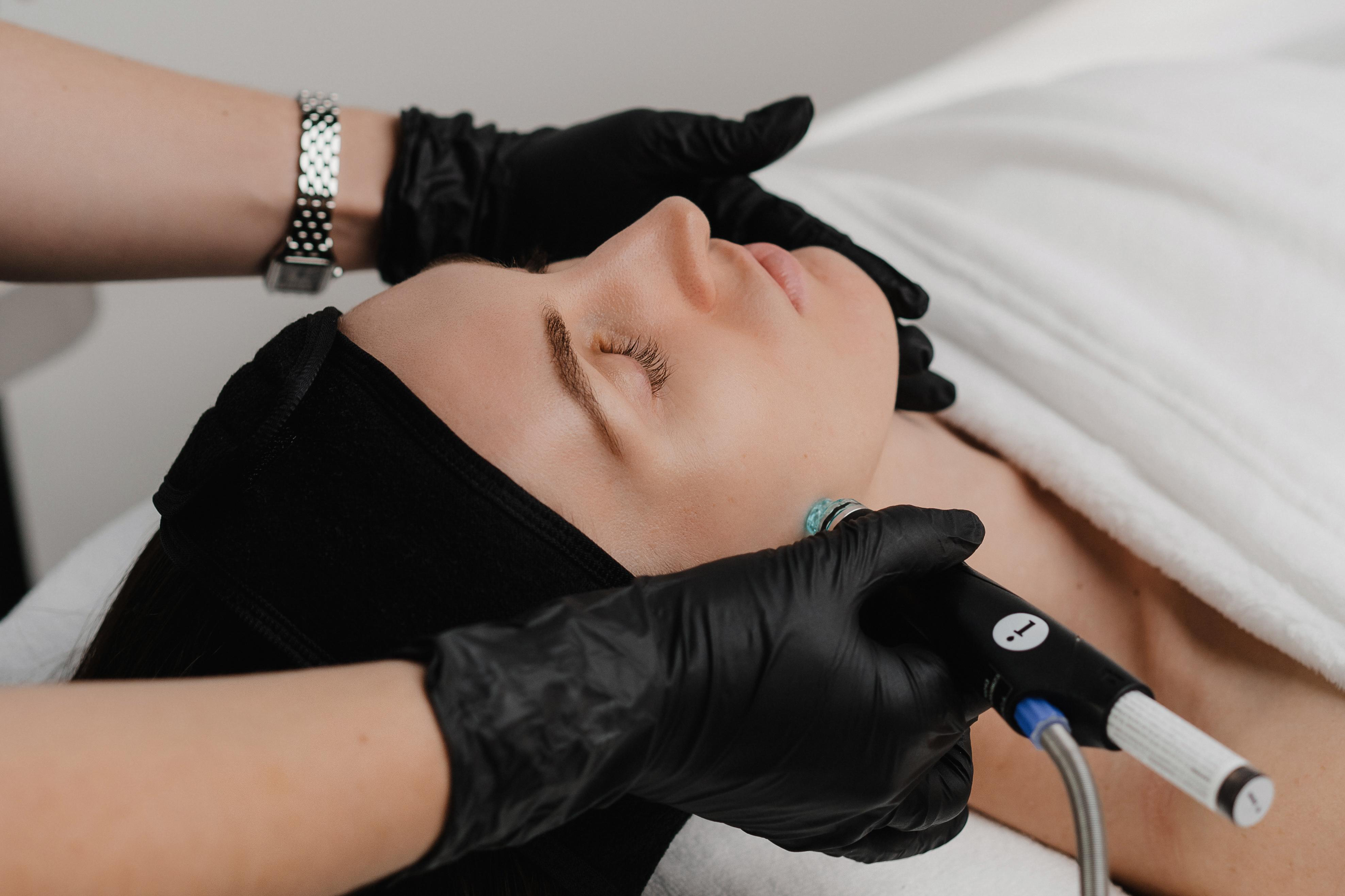 Hydrafacial - инновационная технология, которая преображает вашу кожу за считанные минуты - Фото 2