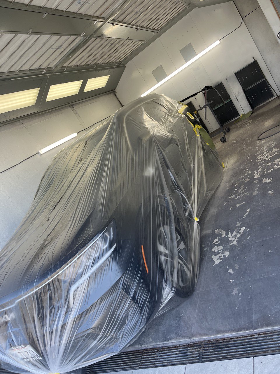 Bodyshop Fine Auto Collision - мастерство и качество для вашего автомобиля - Фото 9
